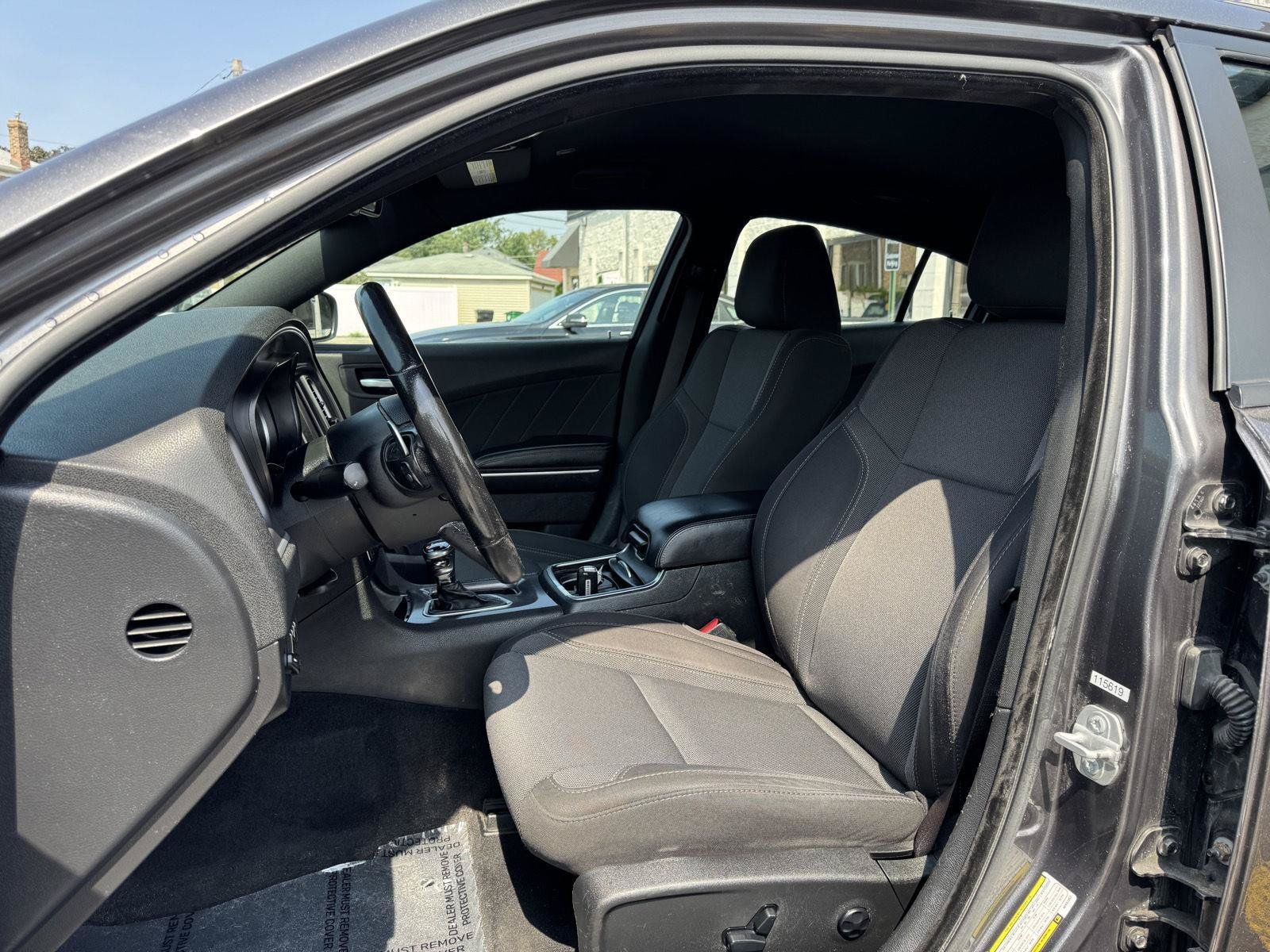 Used 2019 Dodge Charger SXT AWD/4WD image 23