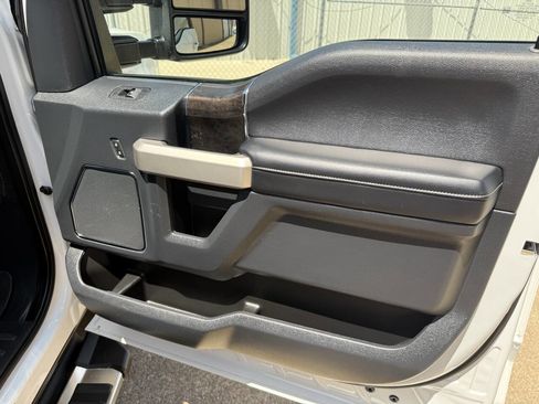 Used 2022 Ford F250 Lariat image 23