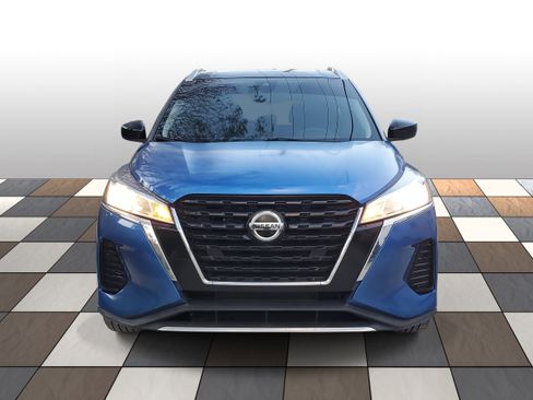 Used 2021 Nissan Kicks SV image 2