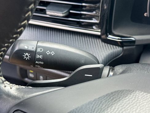 Used 2025 Toyota Camry SE FWD image 36