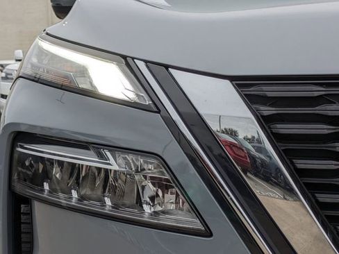 Used 2023 Nissan Rogue SL w/ SL Premium Package image 11