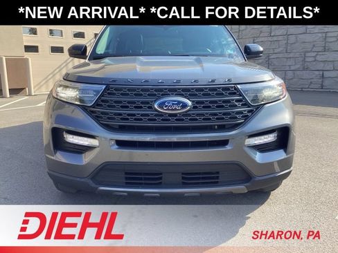 Used 2022 Ford Explorer XLT w/ Equipment Group 202A AWD/4WD image 2