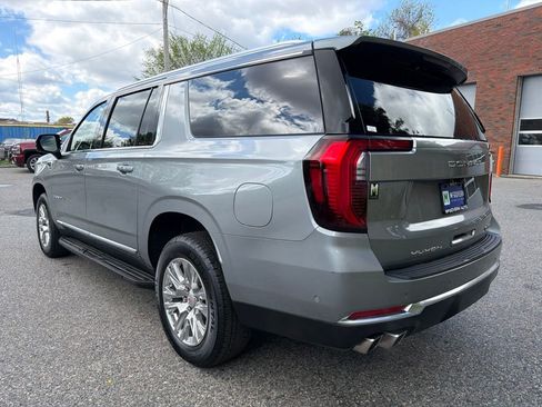 Used 2025 GMC Yukon XL Denali AWD/4WD image 3