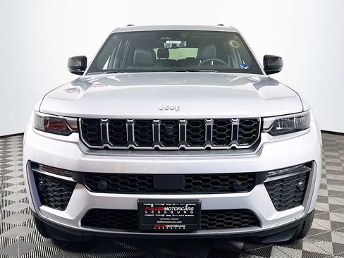 New 2026 Jeep Grand Cherokee L Limited w/ Luxury Tech Group II AWD/4WD image 2