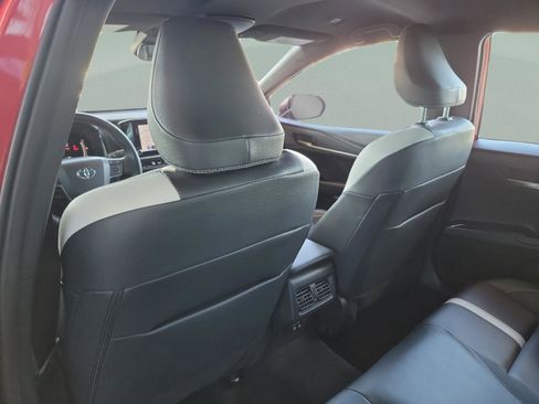 Used 2025 Toyota Camry SE image 18