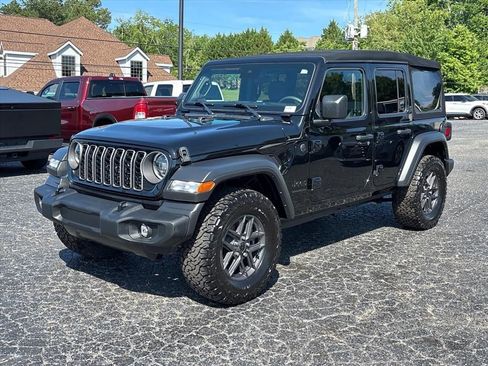 Used 2024 Jeep Wrangler Unlimited Sport AWD/4WD image 3