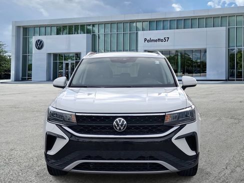 Used 2023 Volkswagen Taos SE FWD image 2
