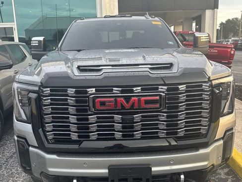 Used 2025 GMC Sierra 3500 Denali Ultimate AWD/4WD image 2