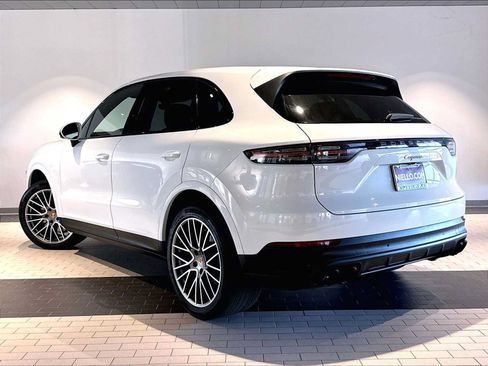 Used 2023 Porsche Cayenne Platinum Edition AWD/4WD image 3
