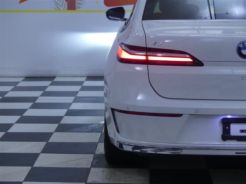 Used 2023 BMW i7 xDrive60 AWD/4WD image 41