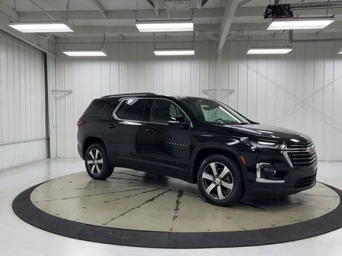 Used 2023 Chevrolet Traverse LT w/ LT Premium Package image 2