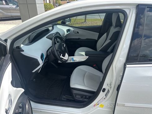 Used 2018 Toyota Prius Prime Advanced image 5