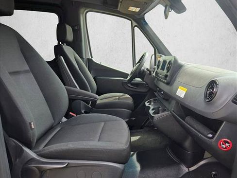 Used 2024 Mercedes-Benz Sprinter 2500 image 19