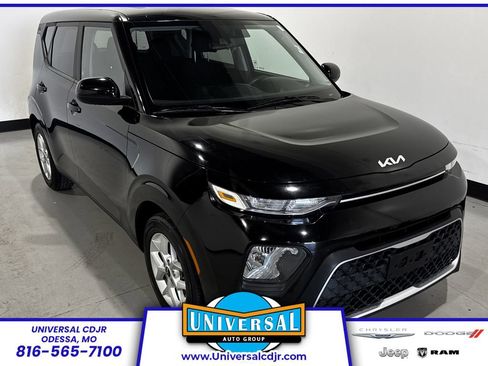 Used 2022 Kia Soul LX w/ Technology Package FWD image 1