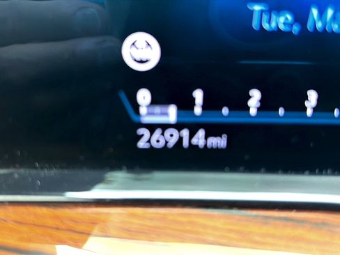 Used 2023 Cadillac Escalade Luxury image 7