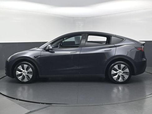 Used 2024 Tesla Model Y Long Range AWD/4WD image 4