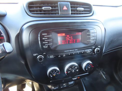 Used 2016 Kia Soul FWD image 22