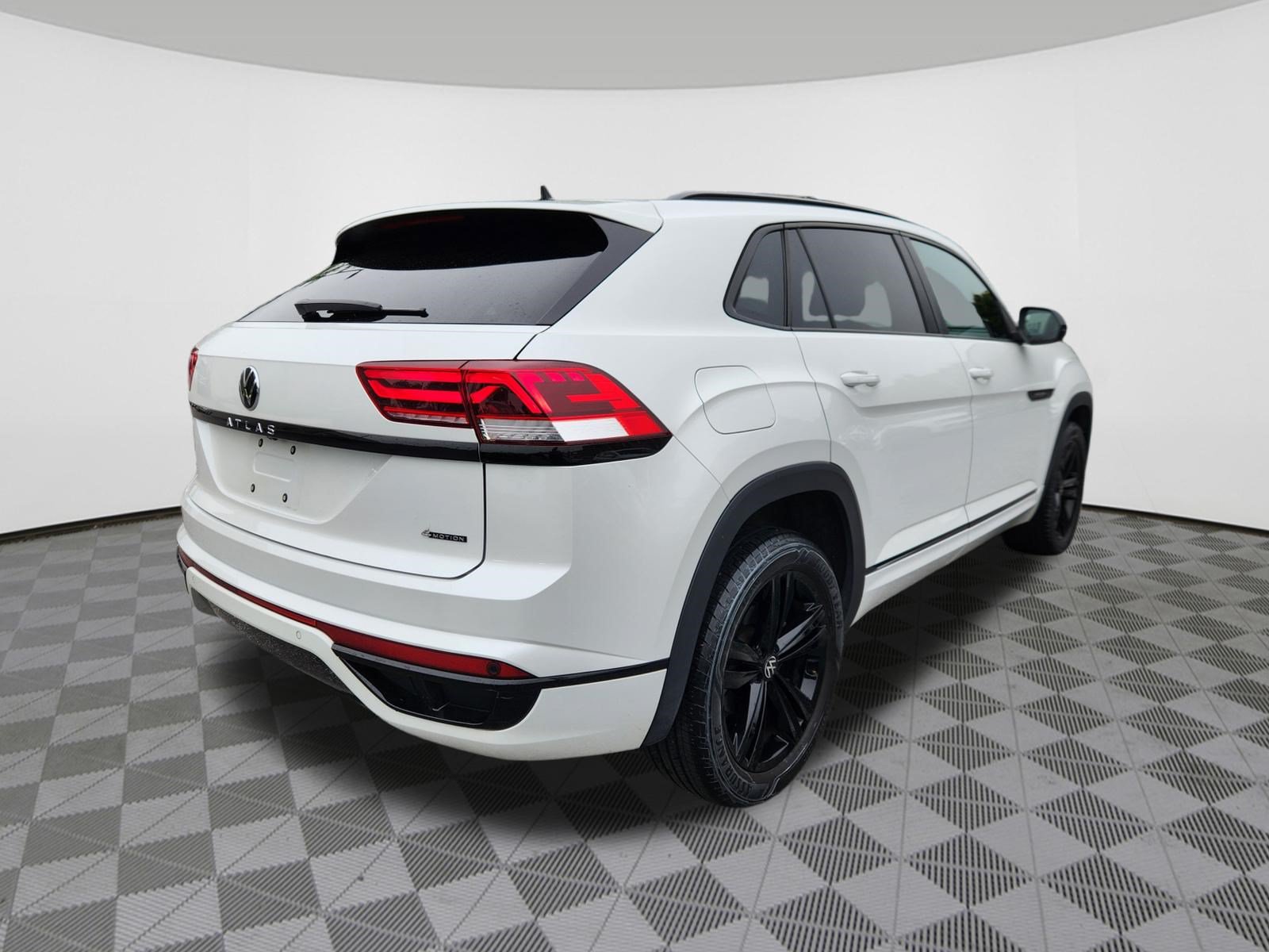Certified 2023 Volkswagen Atlas Cross Sport SEL R-Line AWD/4WD image 4