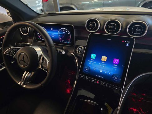 Used 2025 Mercedes-Benz GLC 300 image 9