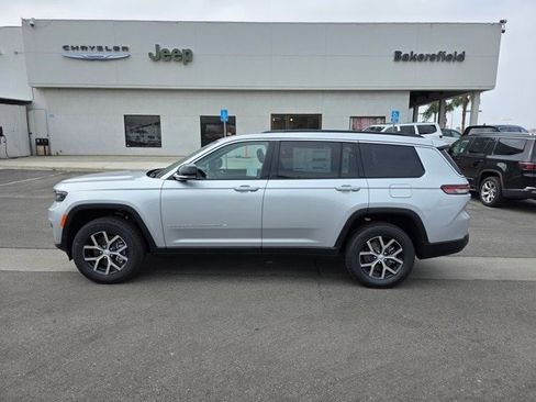 New 2025 Jeep Grand Cherokee L Limited w/ Trailer Tow Package image 4