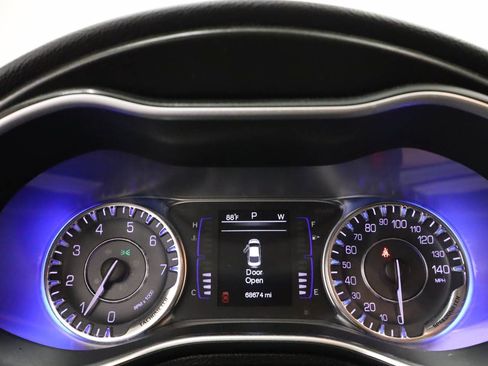 Used 2015 Chrysler 200 Limited FWD image 7