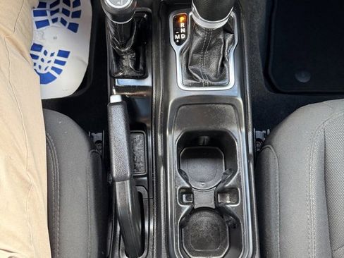 Used 2022 Jeep Wrangler Unlimited Sport image 20