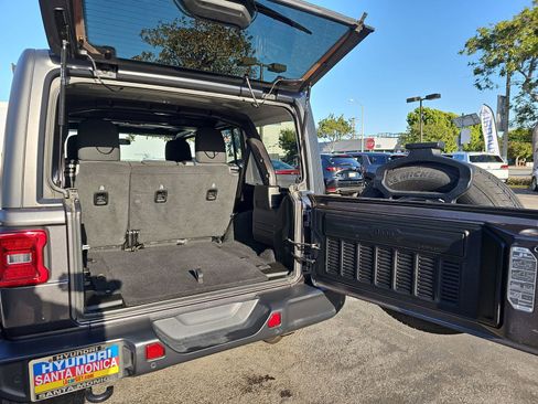 Used 2021 Jeep Wrangler Unlimited Sport image 12