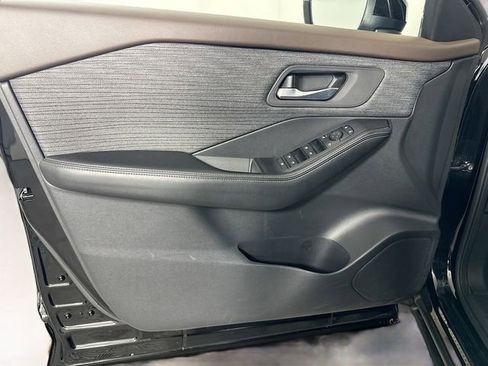 Used 2023 Nissan Rogue SV image 12