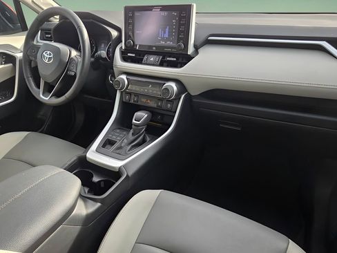 Used 2021 Toyota RAV4 XLE Premium image 26