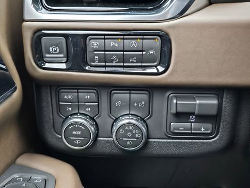New 2026 GMC Yukon Denali Ultimate AWD/4WD image 18