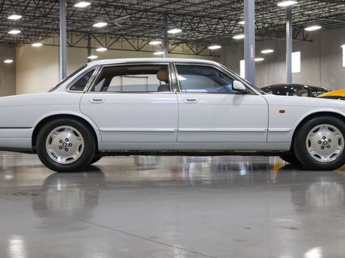 Used 1997 Jaguar XJ6 L RWD image 11