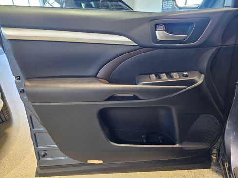 Used 2019 Toyota Highlander XLE image 22