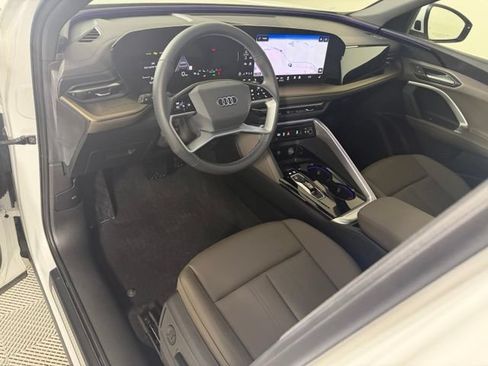 Certified 2025 Audi Q5 Premium w/ Convenience Package AWD/4WD image 11