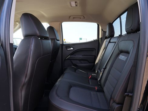 Used 2016 GMC Canyon SLE w/ All Terrain Package AWD/4WD image 19