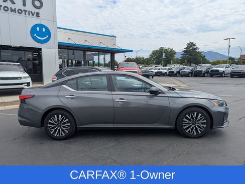 Used 2025 Nissan Altima 2.5 SV FWD image 2