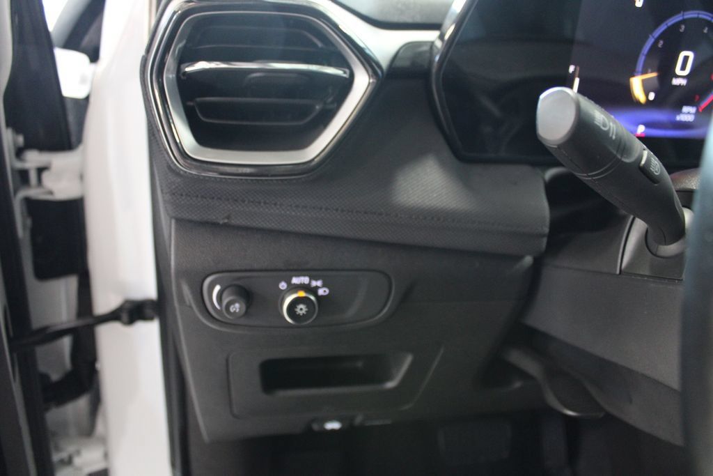 Used 2025 Chevrolet TrailBlazer LT w/ LT Cold Weather Package FWD image 8