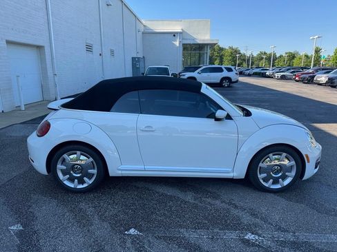 Used 2019 Volkswagen Beetle 2.0T SE w/ SE Premium Package FWD image 7