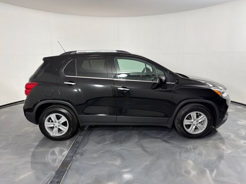 Used 2018 Chevrolet Trax LT w/ LT Convenience Package FWD image 4