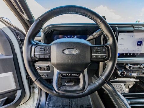 Used 2025 Ford F450 Platinum w/ FX4 Off-Road Package AWD/4WD image 18