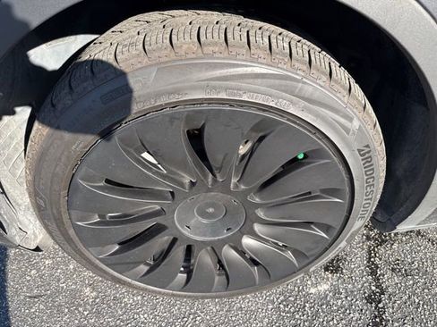 Used 2024 Tesla Model Y Long Range image 11