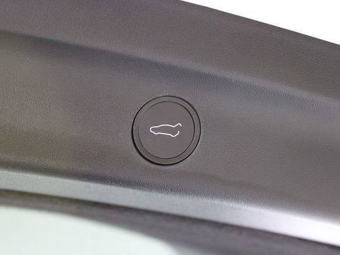 Used 2022 Tesla Model Y Long Range image 24