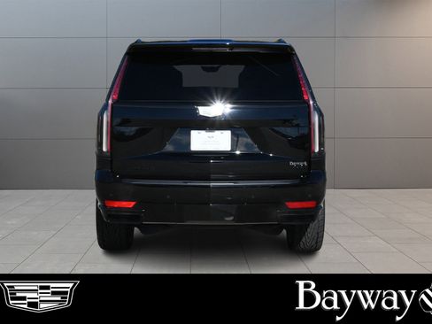 Used 2024 Cadillac Escalade Premium Luxury image 6