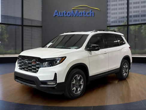 Used 2023 Honda Passport TrailSport image 3
