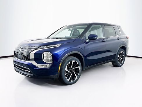 Used 2024 Mitsubishi Outlander SE AWD/4WD image 3