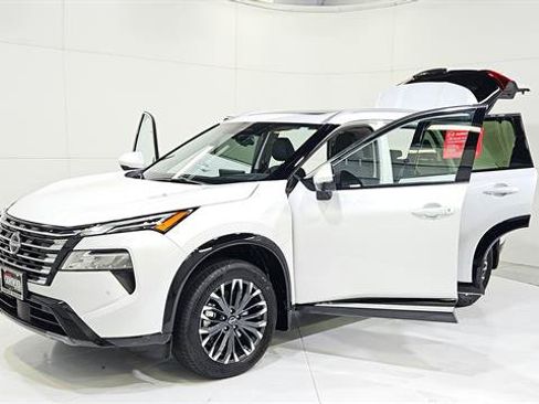 Certified 2026 Nissan Rogue Platinum w/ Tech Package AWD/4WD image 30