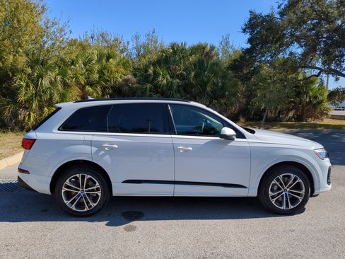 Used 2025 Audi Q7 2.0T Premium w/ Convenience Plus Package image 3