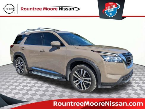 Used 2024 Nissan Pathfinder Platinum w/ Cargo Package FWD image 1
