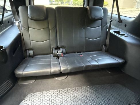 Used 2017 Cadillac Escalade ESV Platinum AWD/4WD image 17