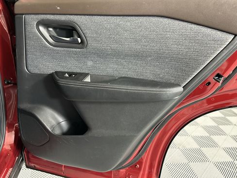 Used 2023 Nissan Rogue SV FWD image 31