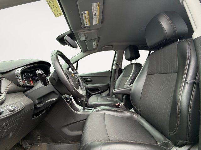 Used 2020 Chevrolet Trax LT w/ LT Convenience Package AWD/4WD image 9